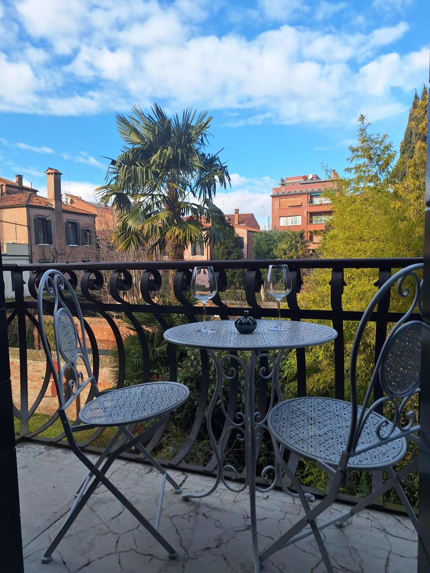 Appartamenti Inside Palazzo Foscarini Veneza Exterior foto