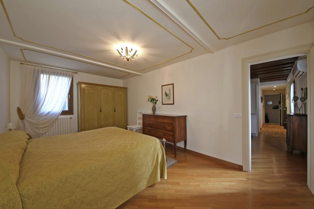 Appartamenti Inside Palazzo Foscarini Veneza Exterior foto