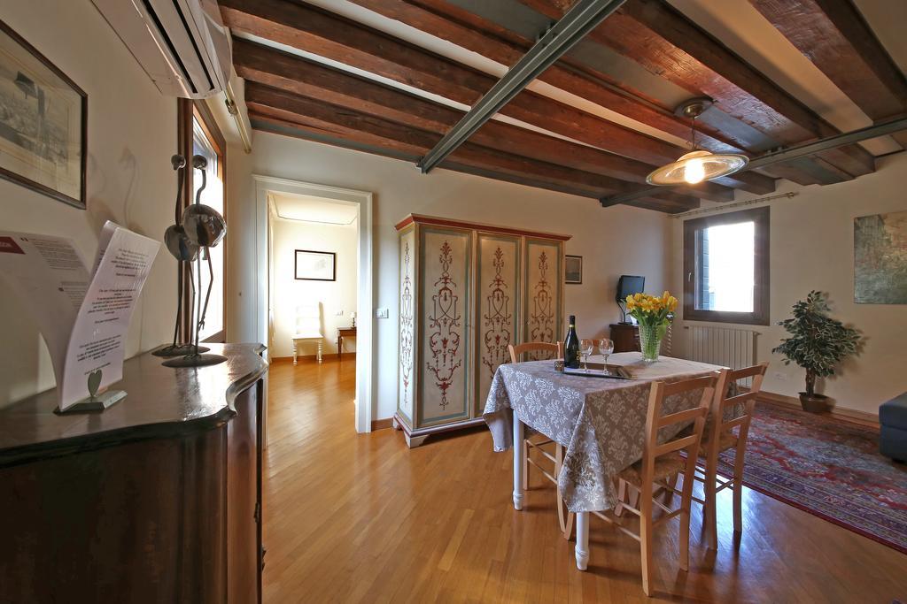 Appartamenti Inside Palazzo Foscarini Veneza Exterior foto