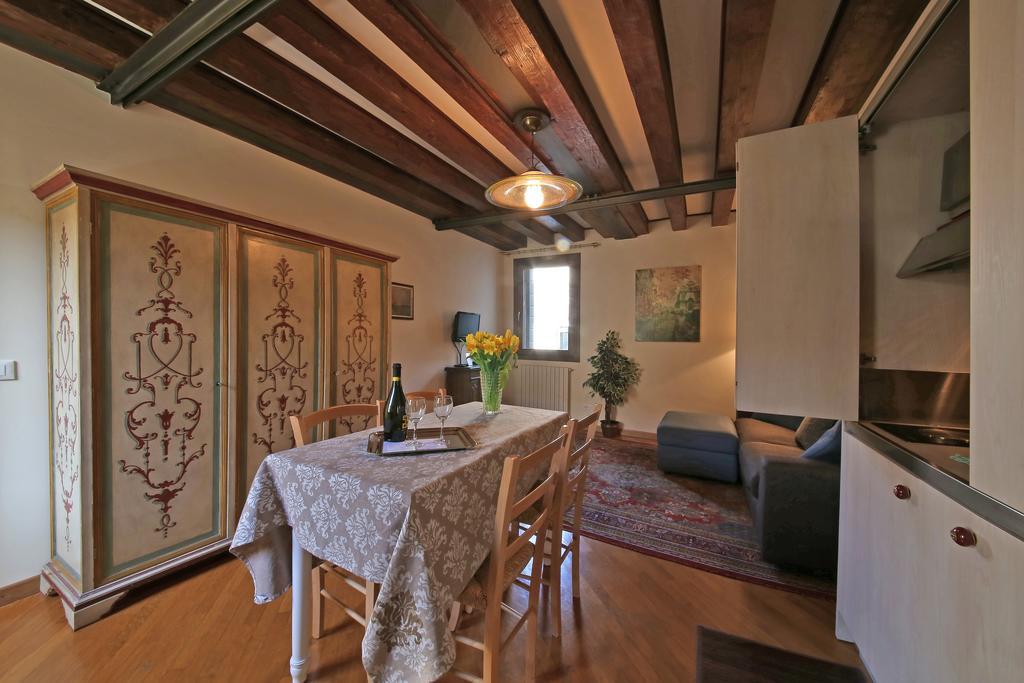 Appartamenti Inside Palazzo Foscarini Veneza Exterior foto