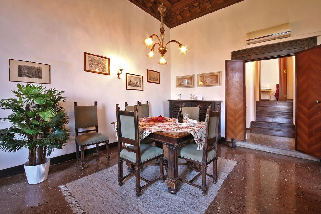 Appartamenti Inside Palazzo Foscarini Veneza Exterior foto