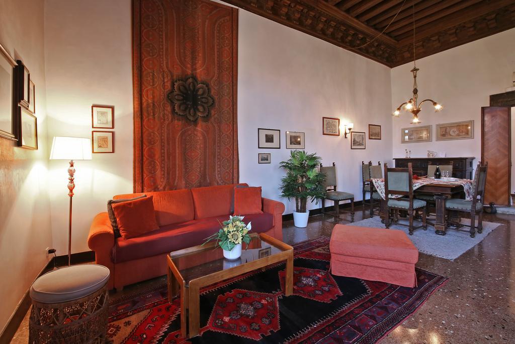 Appartamenti Inside Palazzo Foscarini Veneza Exterior foto