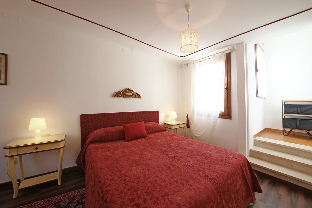 Appartamenti Inside Palazzo Foscarini Veneza Exterior foto