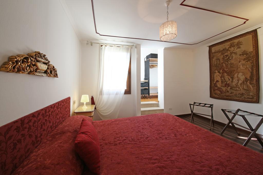 Appartamenti Inside Palazzo Foscarini Veneza Exterior foto