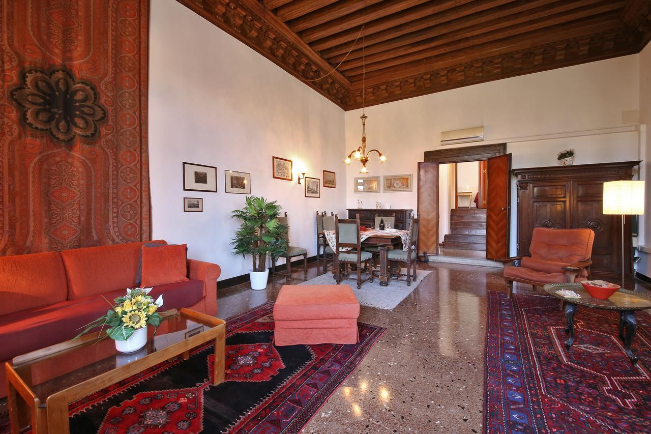Appartamenti Inside Palazzo Foscarini Veneza Exterior foto