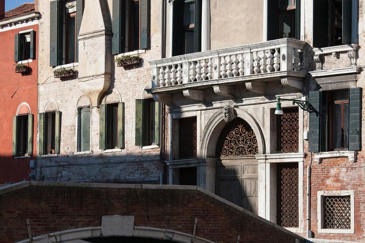 Appartamenti Inside Palazzo Foscarini Veneza Exterior foto